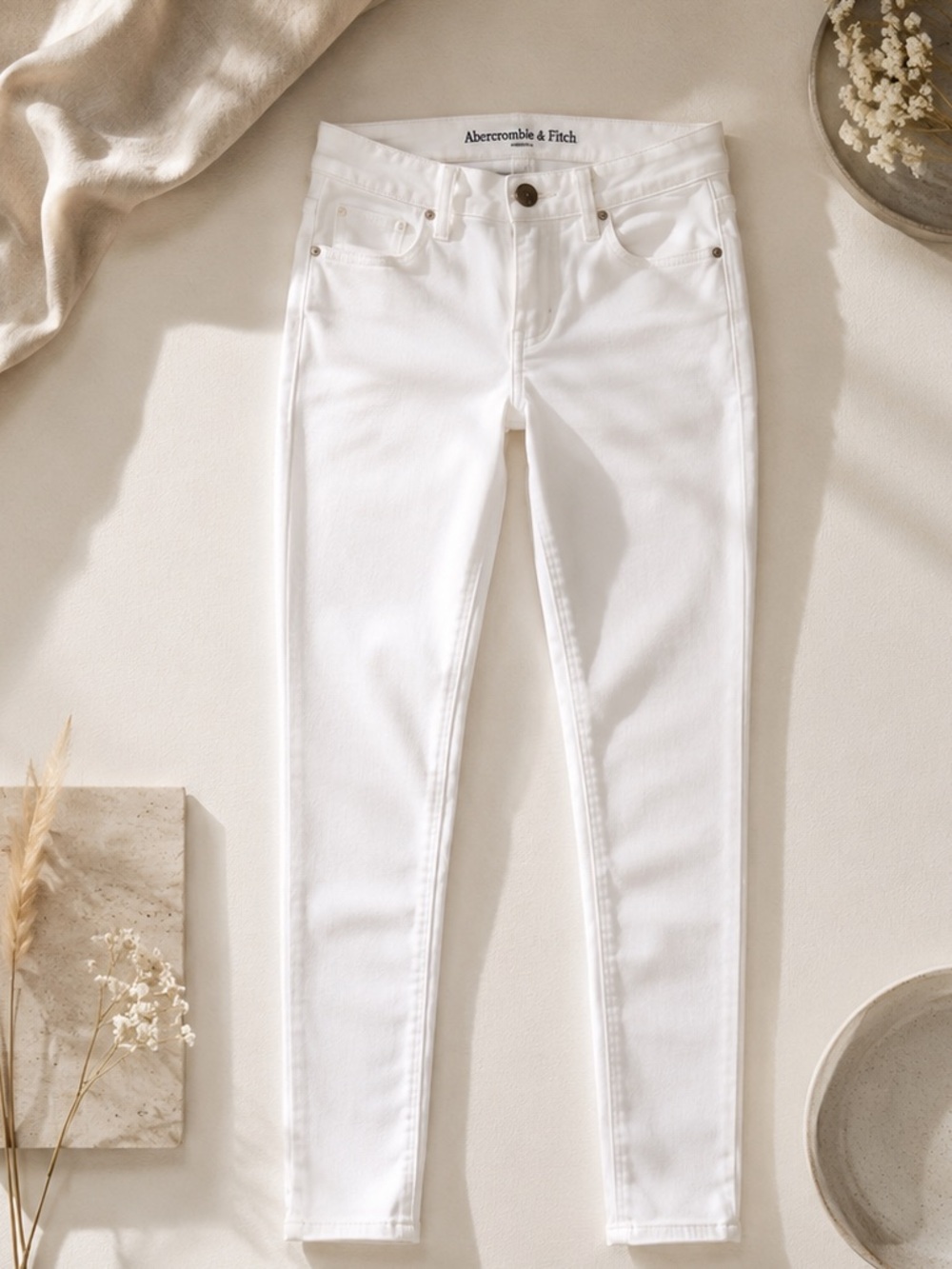 American Eagle Outfitters Next Level Stretch crisp White skinny Jeans size 8